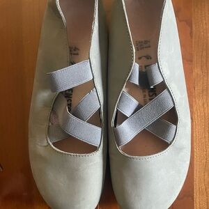 Birkenstock Women's Gray Flats with Straps